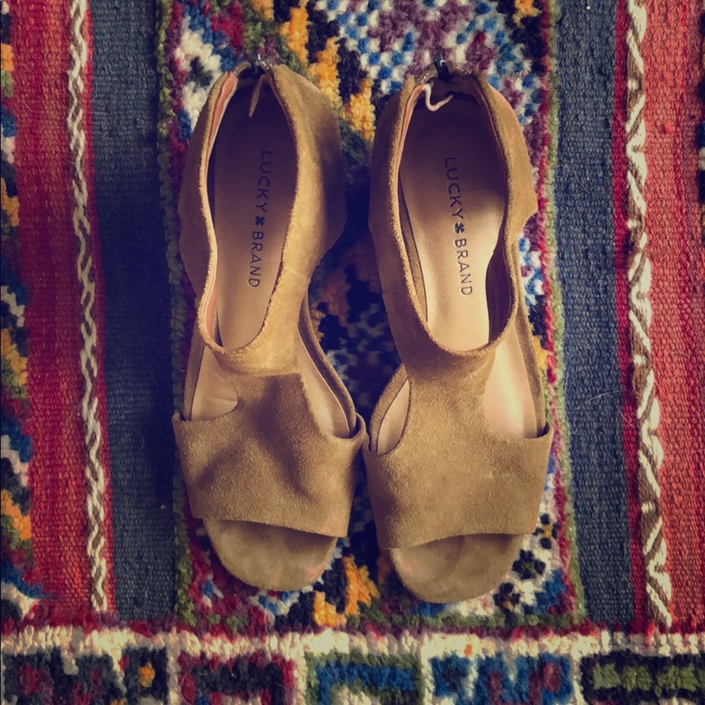 Lucky Brand gorgeous suede sandals.